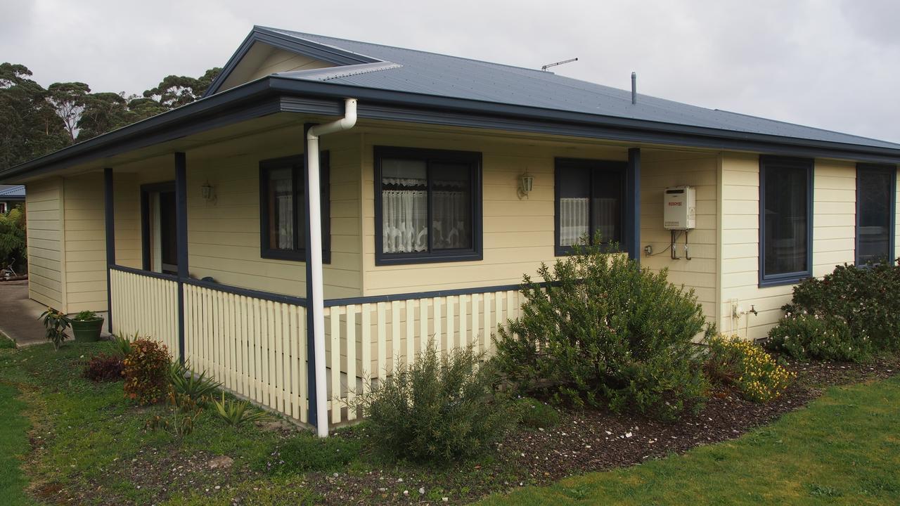 Strahan Retreat Holiday Park Hotel Exterior photo