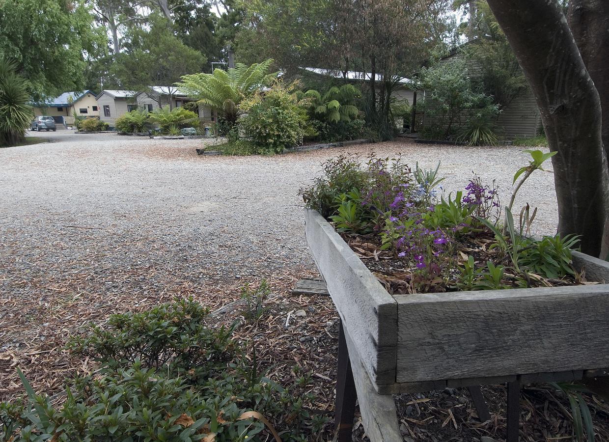 Strahan Retreat Holiday Park Hotel Exterior photo