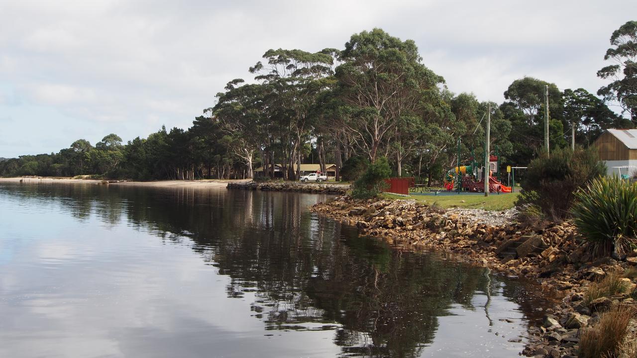 Strahan Retreat Holiday Park Hotel Exterior photo